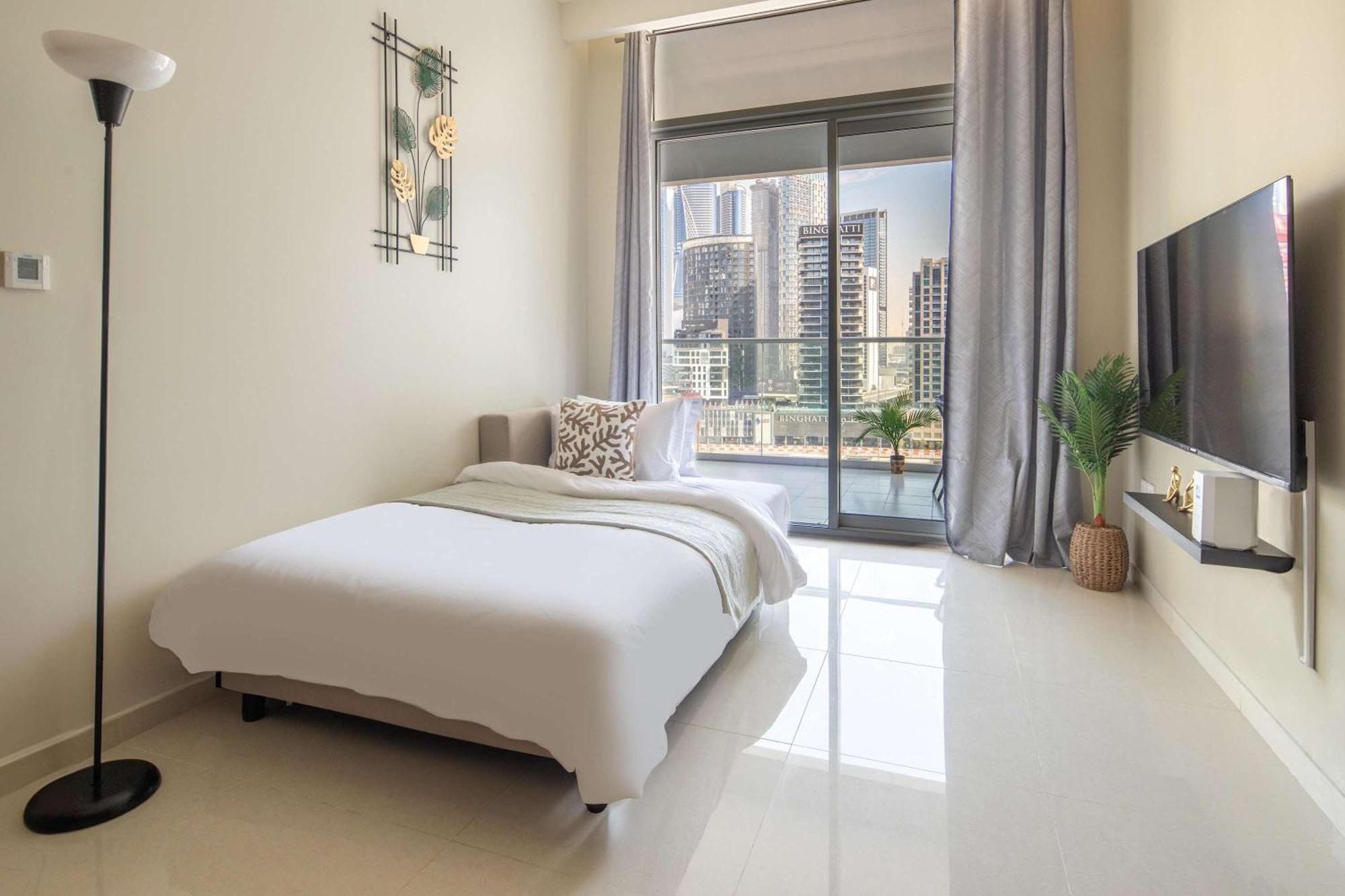 Frank Porter - Vera Apartment *