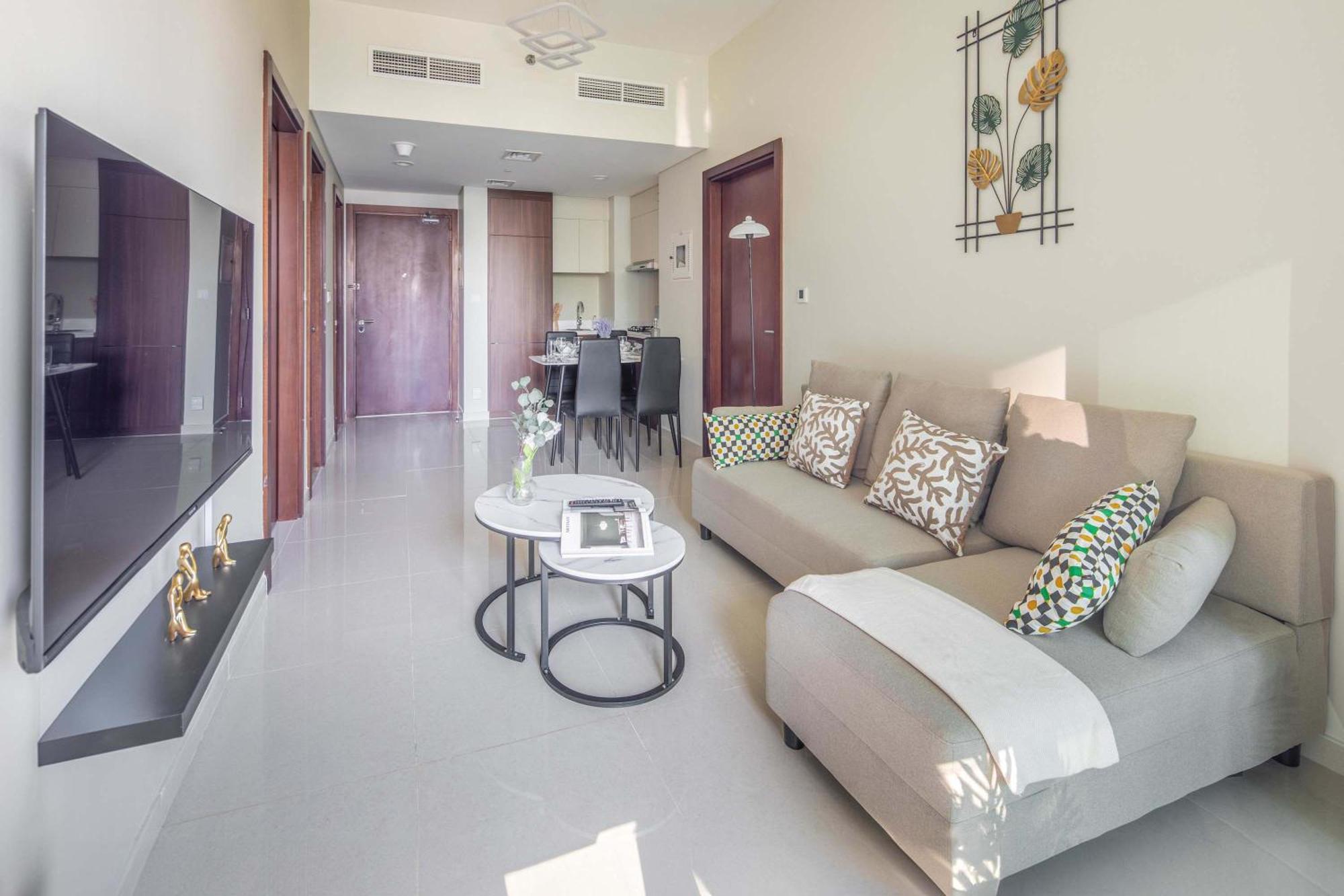 Frank Porter - Vera Apartment *